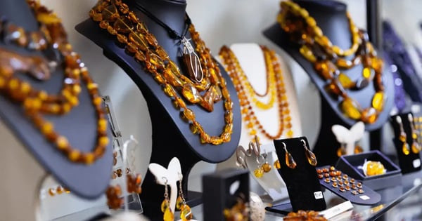 How To Display Jewelry in a Retail Store: 11 Fresh Ideas