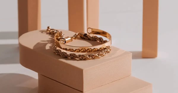 Email Marketing for Jewelry: 6 Examples for Beginners