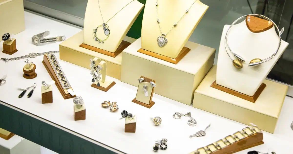 Jewelry store design - display cases