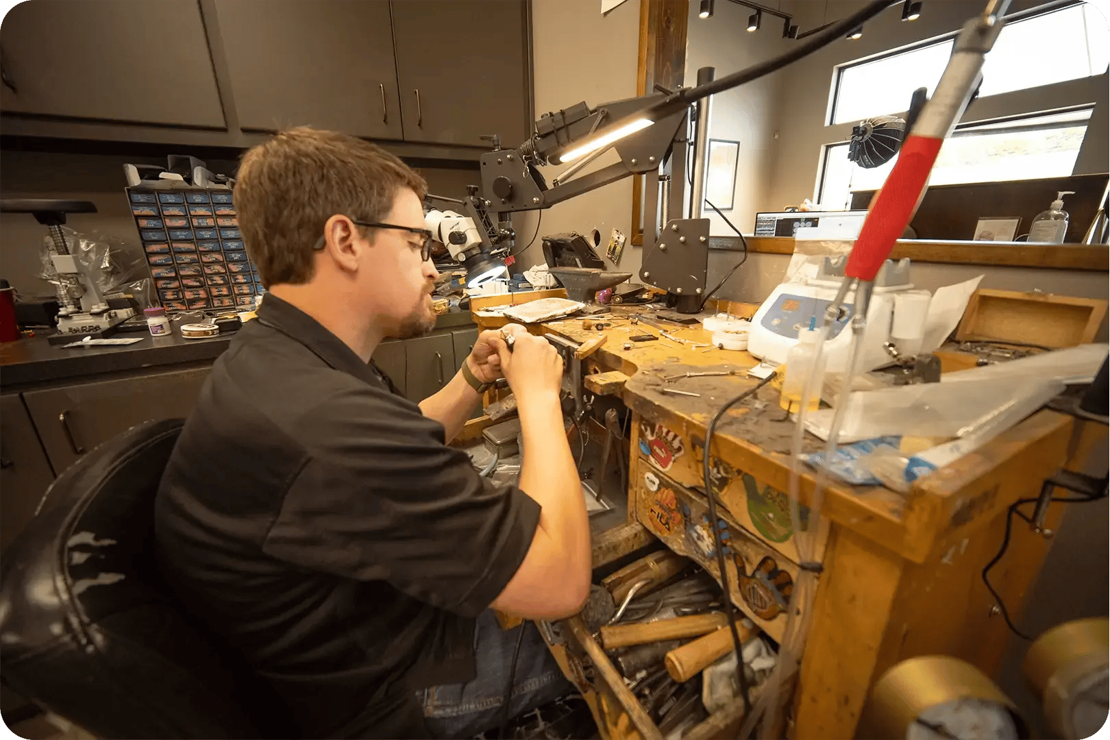Provide bench jewelers detailed information | Jewel360