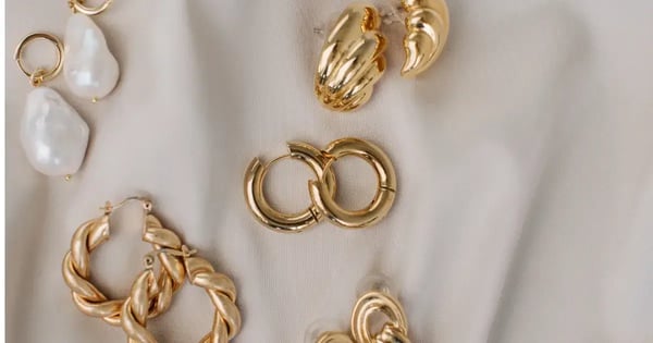 How To Choose a Jewelry POS System [+ 5 Top Providers]