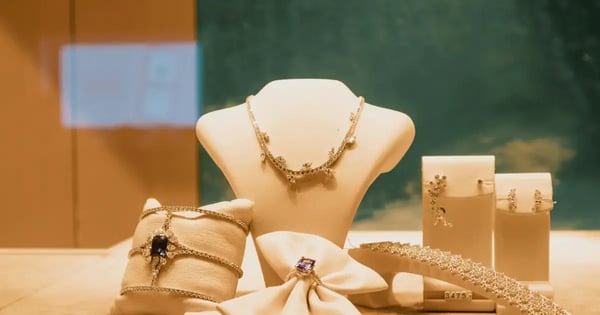 7 Jewelry Display Ideas for Boutiques