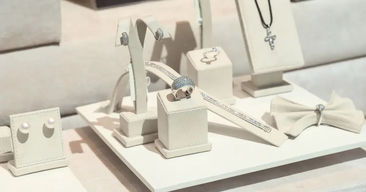 Jewel 93 7 Jewelry Display Ideas for Boutiques - in blog image 2