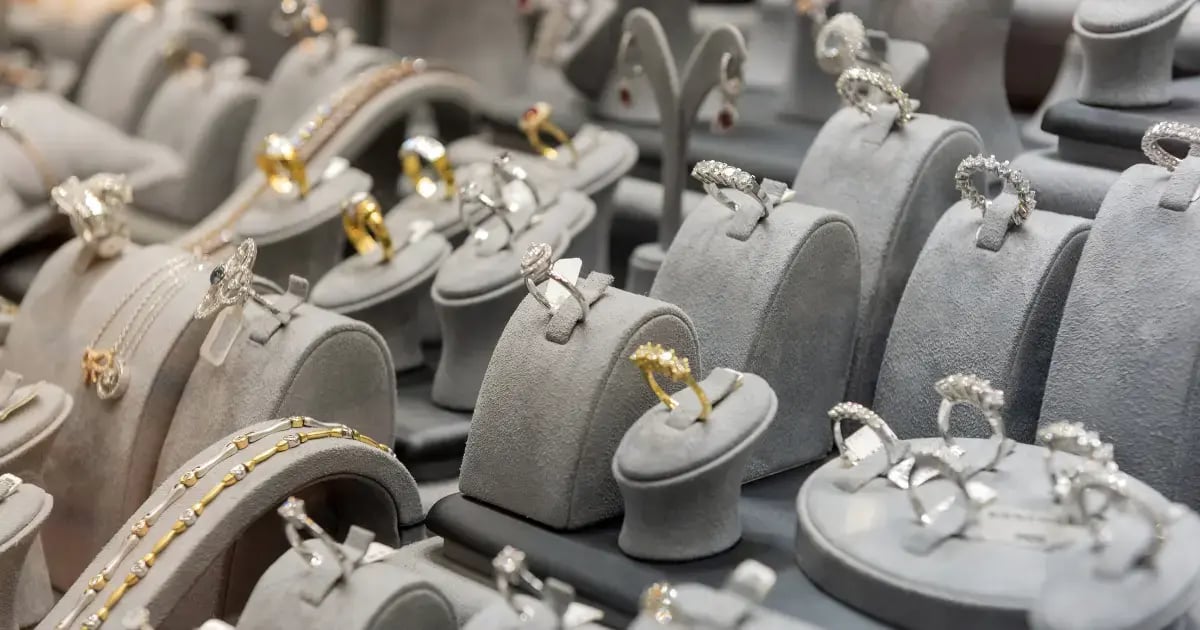 Jewel 93 7 Jewelry Display Ideas for Boutiques - in blog image 3