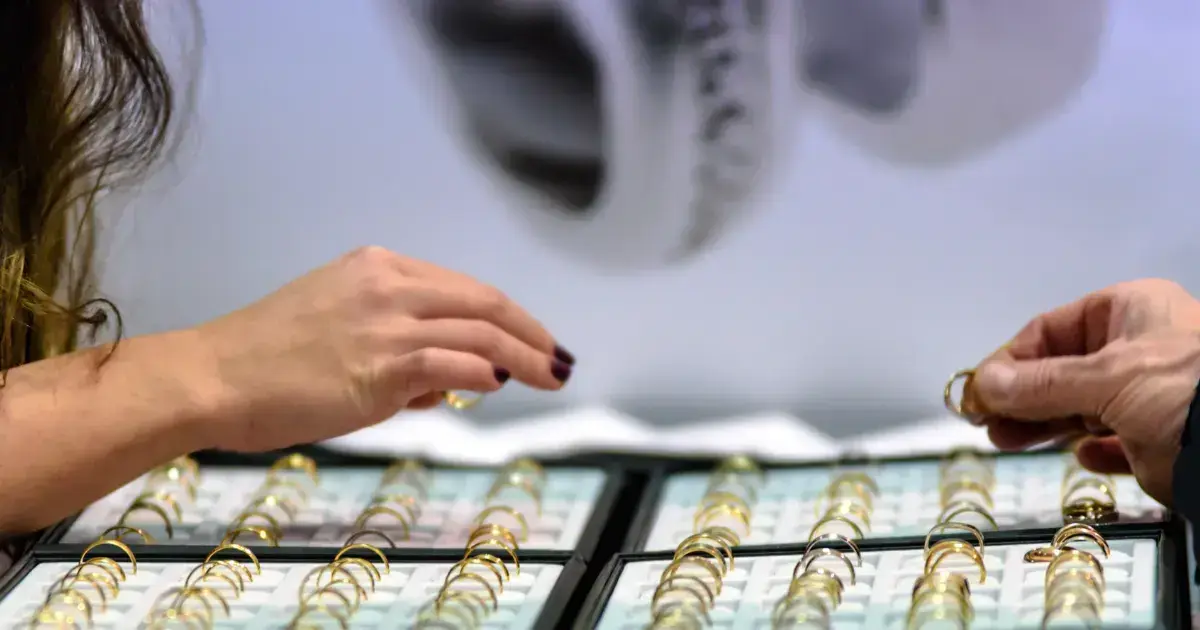 custom jewelry consultation