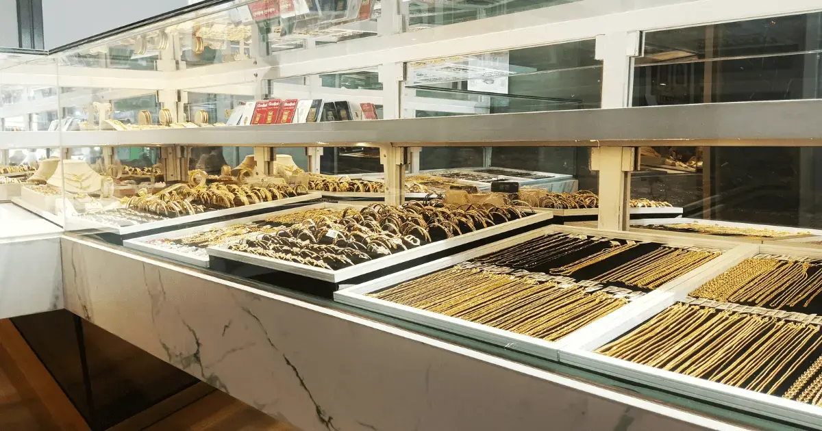 gold jewelry display